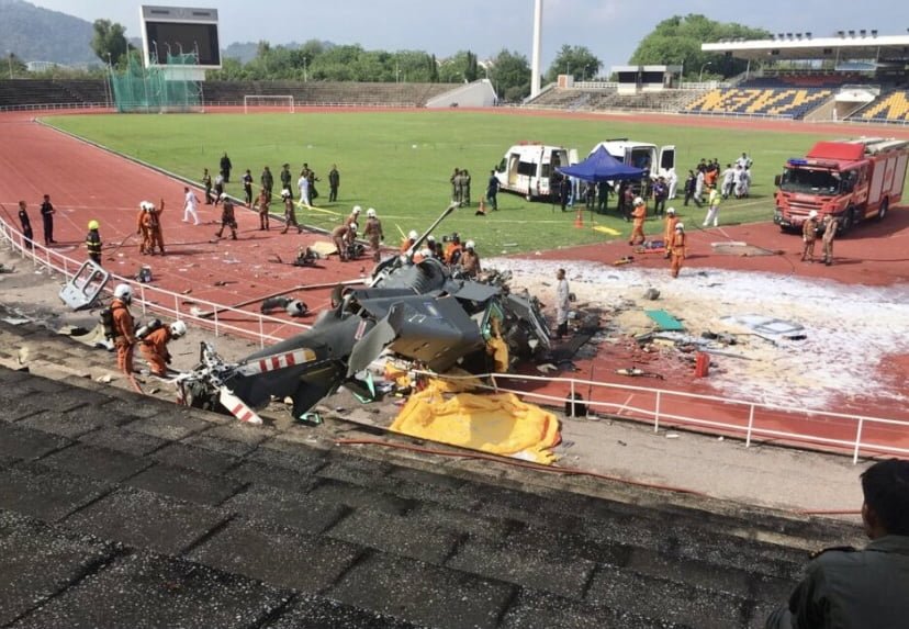 Dua helikopter TLDM bertembung di udara di Lumut