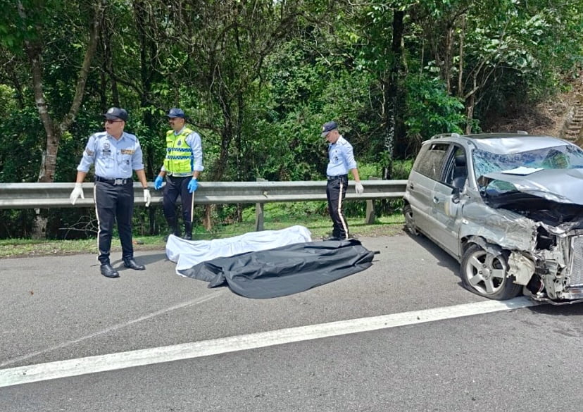 Tiga warga asing maut nahas dua kenderaan
