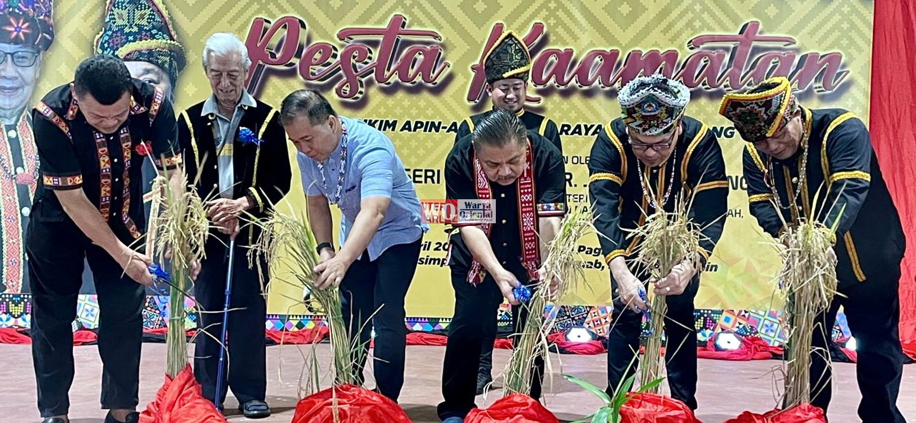 Robert rasmi Pesta Kaamatan Peringkat Mukim Apin-Apin, Bunga Raya dan Merampong
