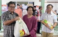 Ellron sampaikan sumbangan kepada 40 asnaf di Sook