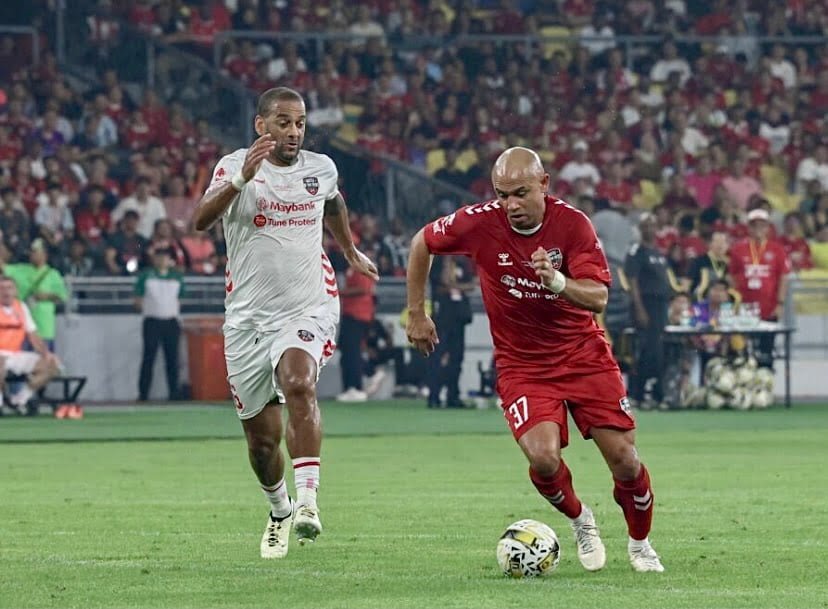 Liverpool Reds benam Manchester Reds 4-2