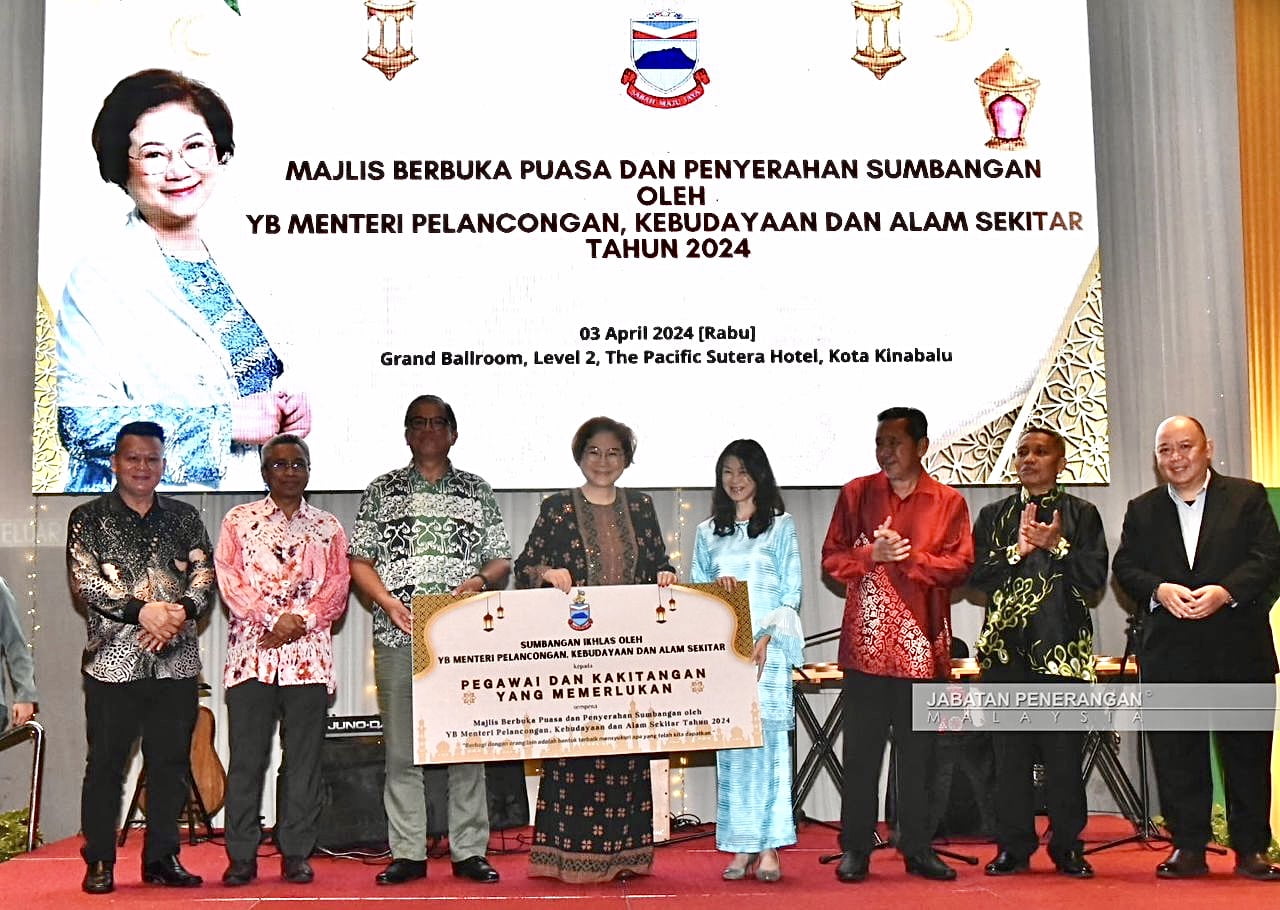 KePKAS gives contributions to its needy officers and staff