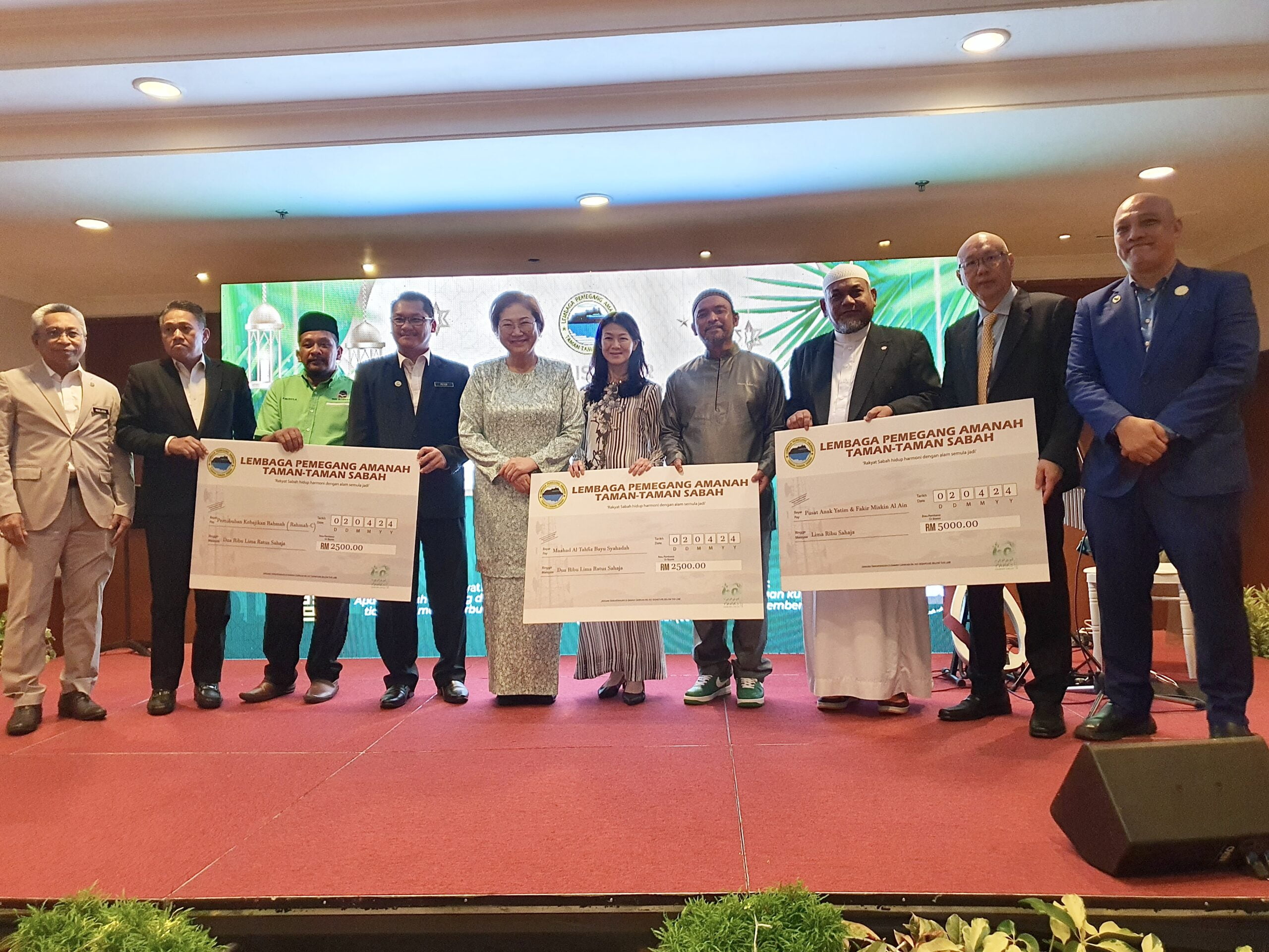 Liew present contributions to three organisations