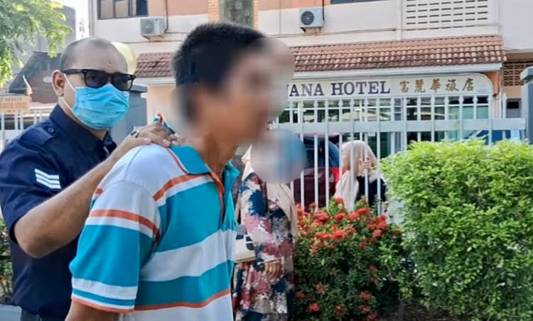 Guru lelaki pukul guru wanita direman tiga hari