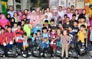 Isteri Ketua Menteri santuni 100 orang anak yatim, asnaf