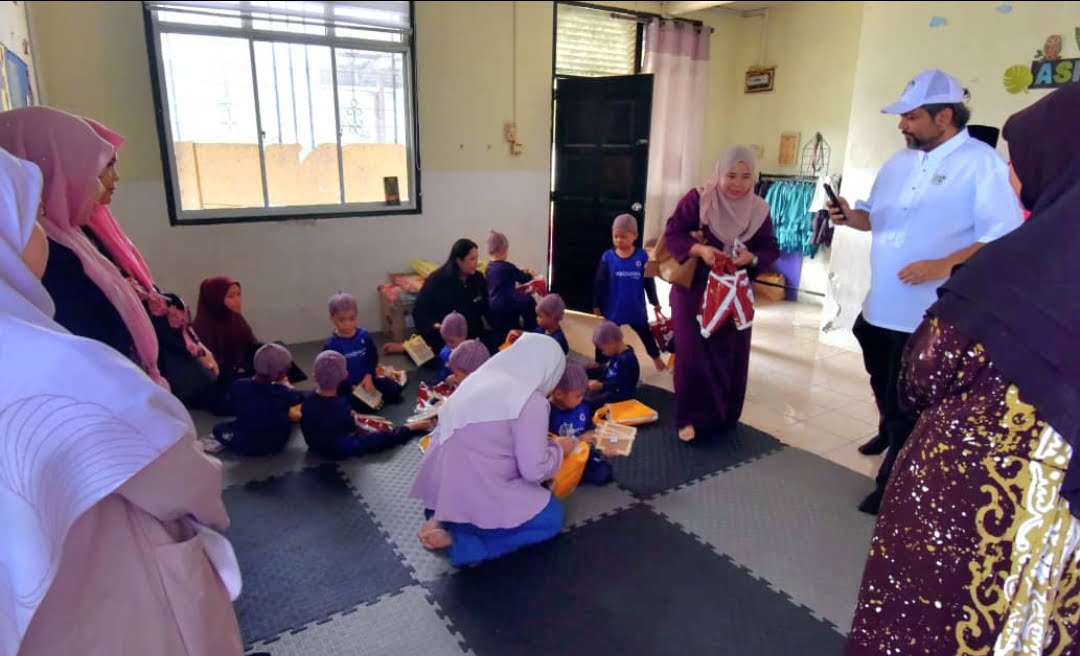 Alumni UCSF dekati anak-anak yatim