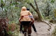 Pendaki sakit, tidak mampu berjalan dibawa turun dari Gunung Kinabalu