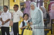 103 Murid SK Belatik, 88 mualaf terima sumbangan YNJ