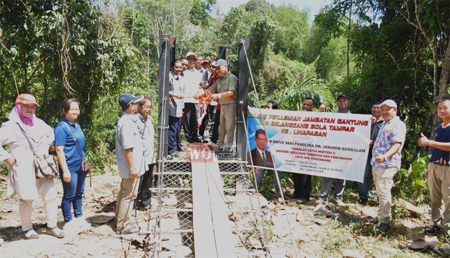 Dr. Joachim rasmi jambatan gantung baharu Sungai Malinsau, Kampung Linapasan
