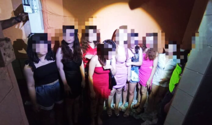 GRO Vietnam ‘mandi peluh’ sembunyi dalam bilik rahsia