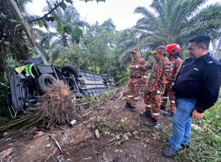 Nahas bas persiaran-treler: Mangsa keempat meninggal dunia