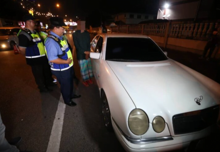 Imam pandu kereta tanpa lesen ditahan JPJ