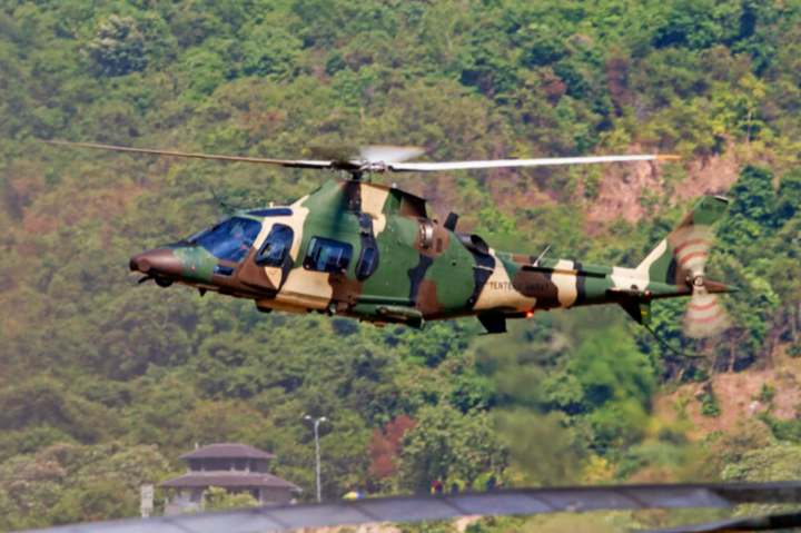 Pesawat Agusta mendarat cemas