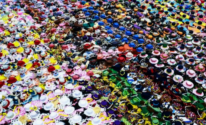 Pandu Puteri cipta rekod hasil 56,436 patung topi Sue Bonnet