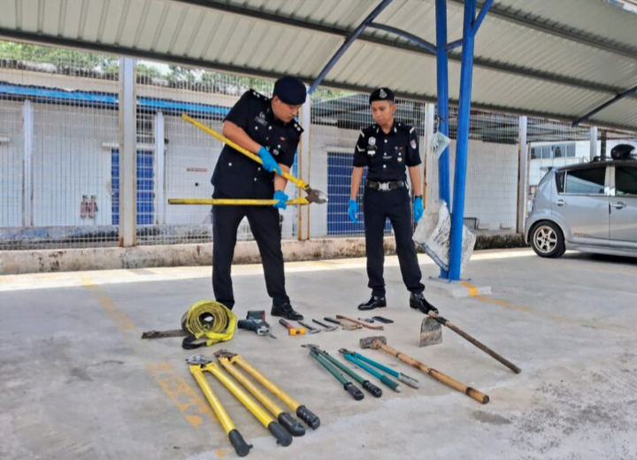 Lelaki curi kabel larikan diri sejauh 120 km, sembunyi atas pokok