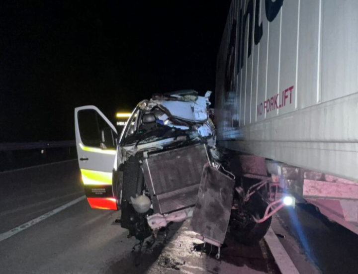 Ambulans langgar treler, penolong pegawai perubatan maut