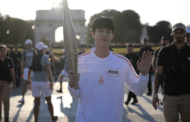 Jin BTS gementar sepanjang bawa obor Olimpik