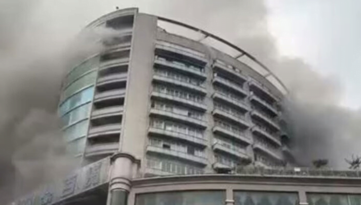16 maut, pusat beli belah di Sichuan terbakar
