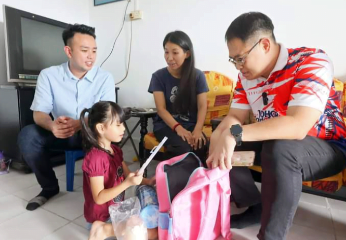 Albertine takut jika tinggal seorang diri