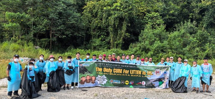 Gotong-royong bersihkan tapak pembuangan sampah haram di Kg. Mook Papar