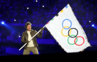 Tom Cruise selesai ‘misi’ serah bendera Olimpik ke LA