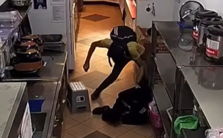 Pekerja kedai aiskrim ditikam ketika disamun