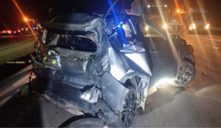 Maut dilanggar lori tangki ketika tolak kereta rosak 
