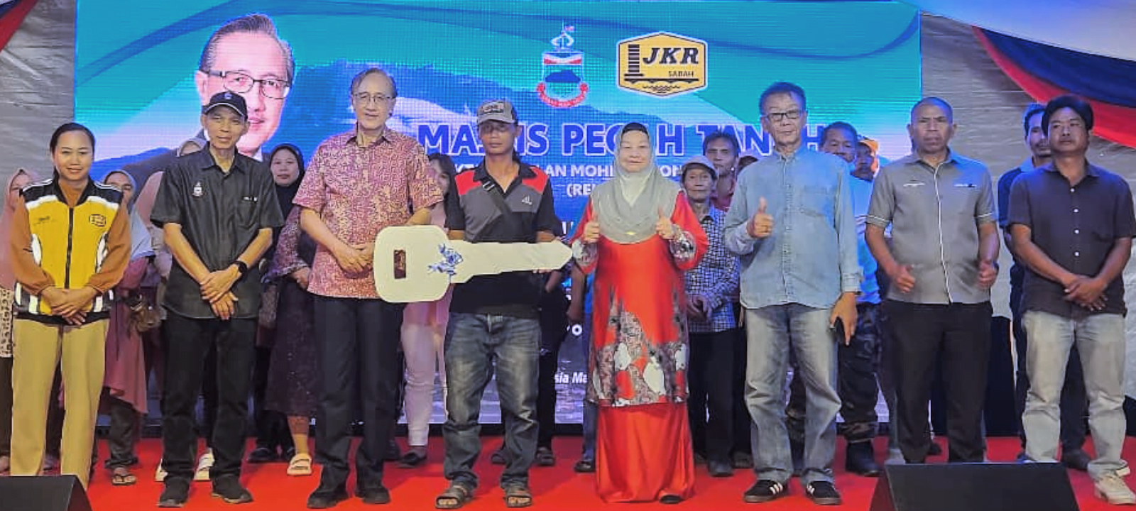 Masidi serah kunci 35 Rumah Mesra SMJ DUN Karanaan