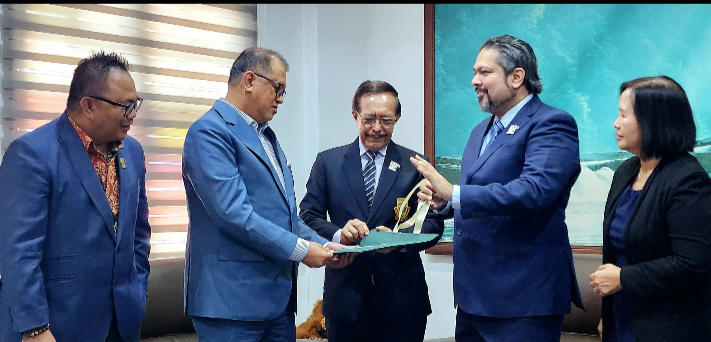 STB to explore collaboration with UCSF for bird guide certification