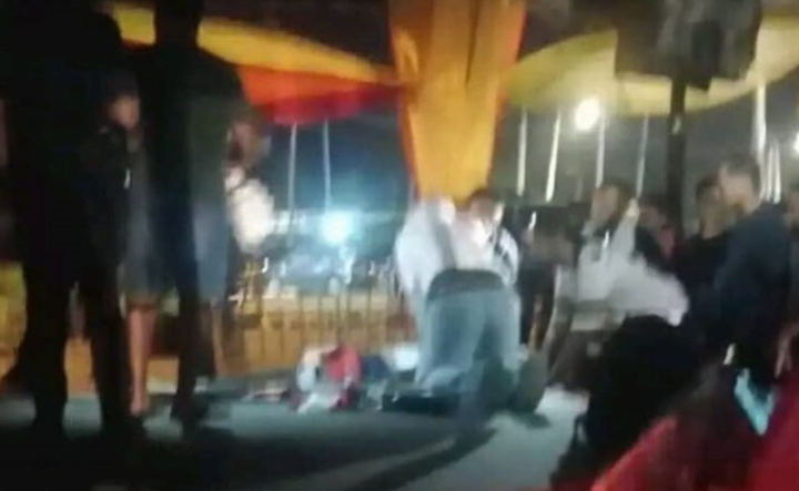 Maut direnjat elektrik pegang besi khemah gerai