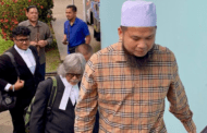 Ebit Lew minta buka semua pakaian – Pengadu
