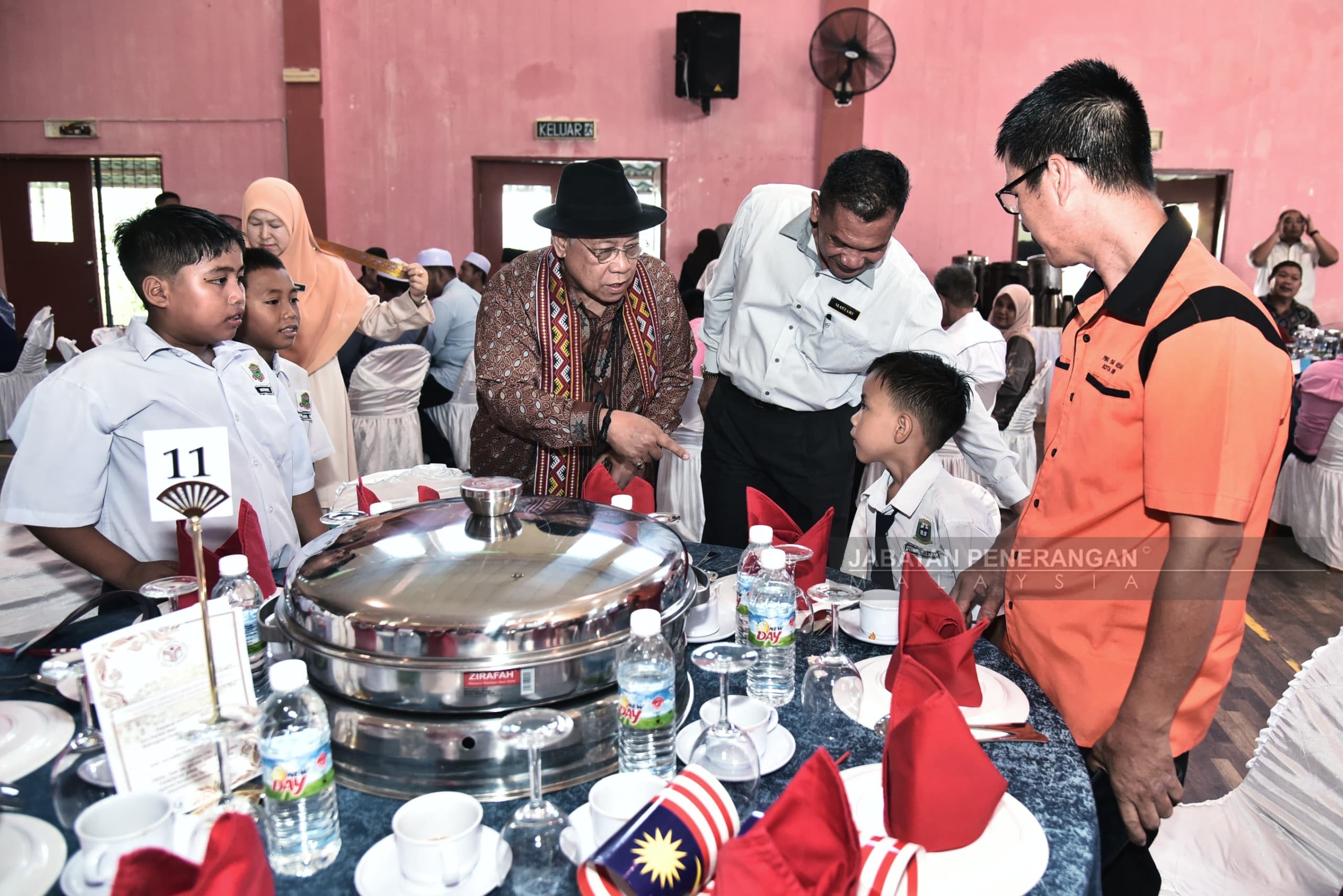 475 Pelajar Kota Belud terima SBK, Biasiswa Menengah Yayasan Sabah