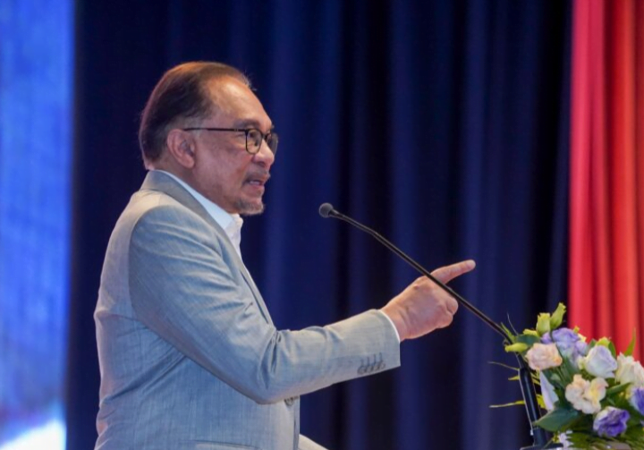 Jangan gerun kepada sesiapa – Anwar