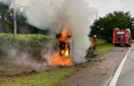 Kereta terbakar, terbabas langgar lopak air