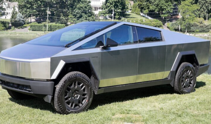 Bomba guna 190,000 liter air padam kebakaran trak Tesla