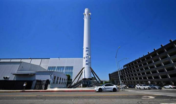 Space X tanpa penumpang ke Marikh pada 2026