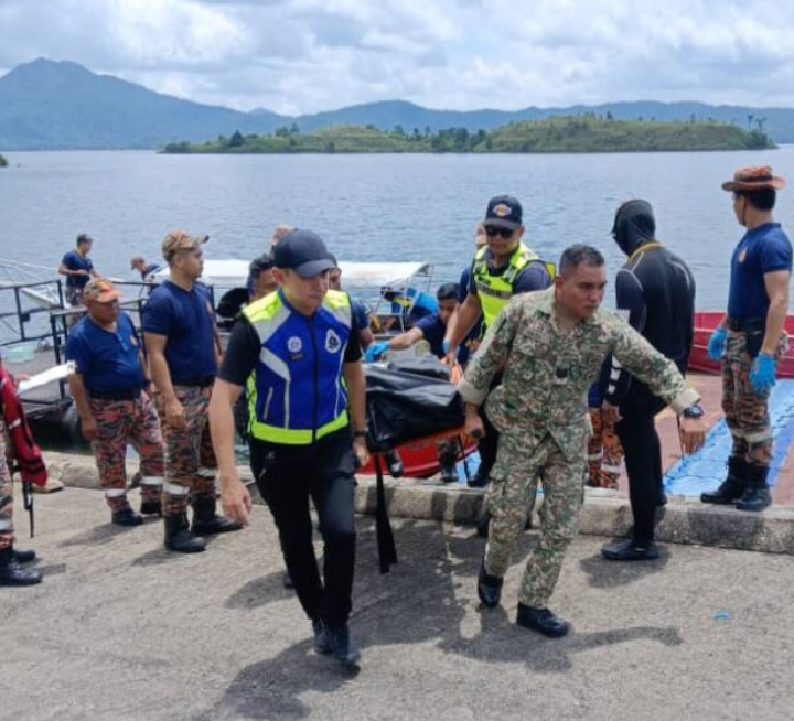 Anggota tentera lemas, jatuh bot