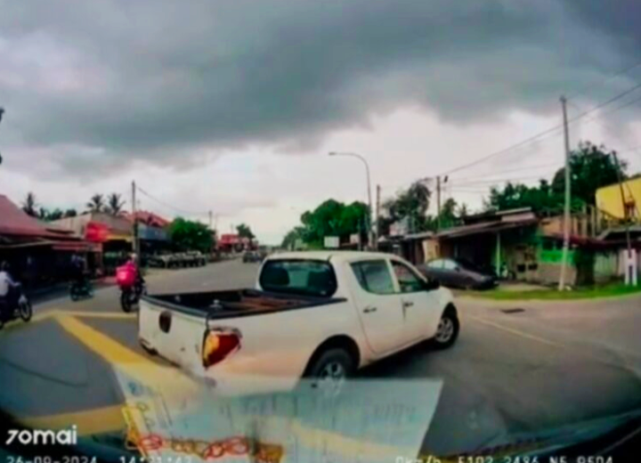 Polis kesan pemandu trak pikup halang laluan Ambulans