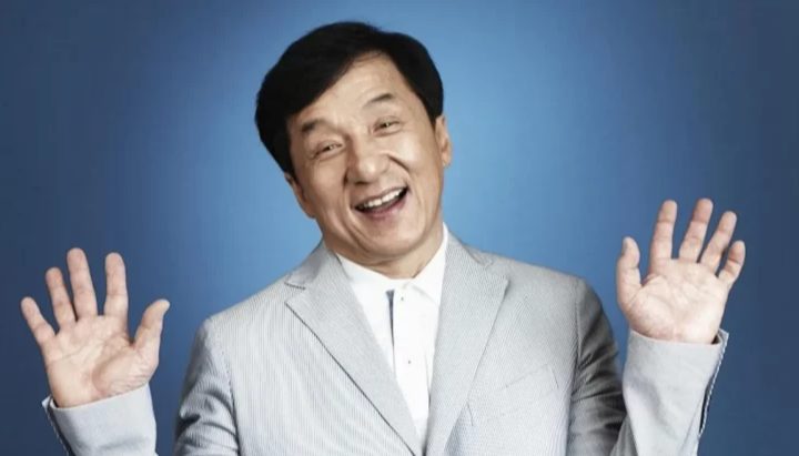 Dirangkul terlalu kuat, Jackie Chan pengsan di set penggambaran