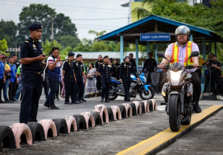 Syarat kelayakan mohon lesen B penuh dilonggar serta-merta