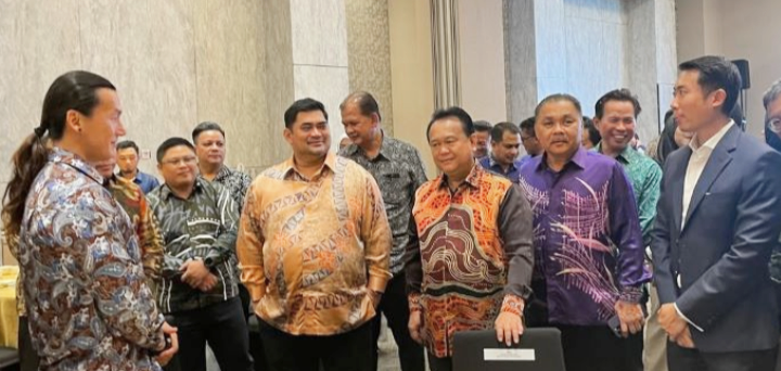 Jangan hanya kaut untung, laksana kerja sebaiknya – Alexander