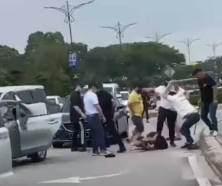 Tujuh ditahan pukul, sepak seorang lelaki di tepi jalan