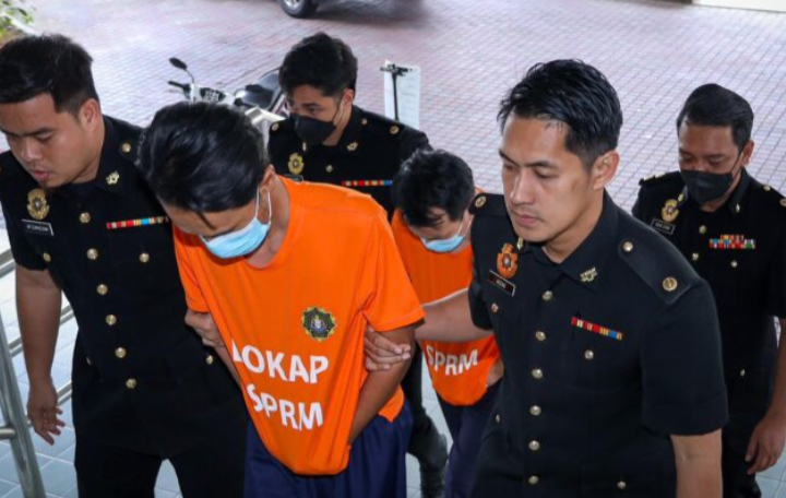 Dua ‘Datuk’ direman empat hari berhubung tuntutan RM4.3 juta