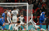 England tumbang di laman sendiri