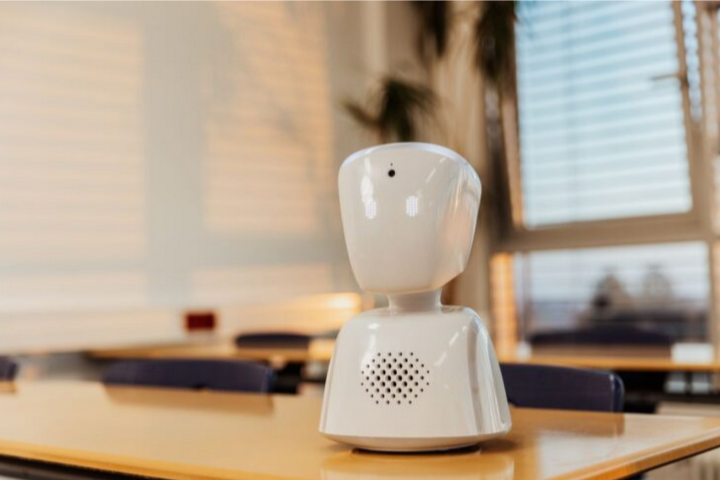 Robot AV1 pengganti pelajar sakit ke sekolah