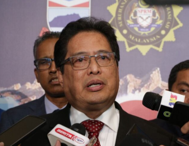 Azam Baki setuju teliti semula undang-undang lapuk