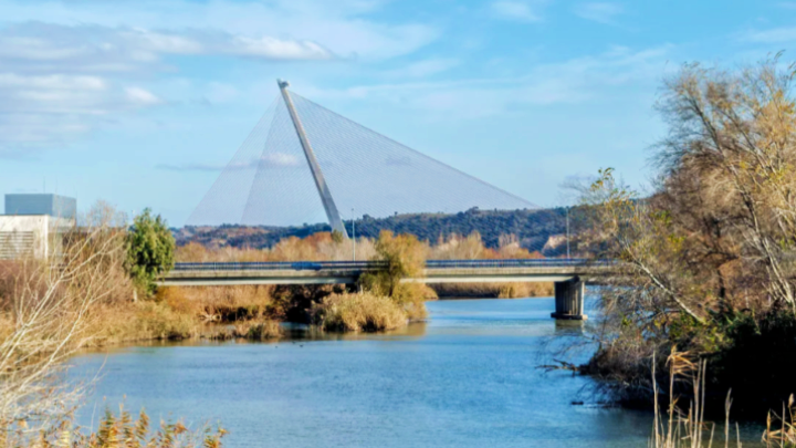 Pencipta kandungan maut ketika cuba mendaki jambatan tertinggi Sepanyol