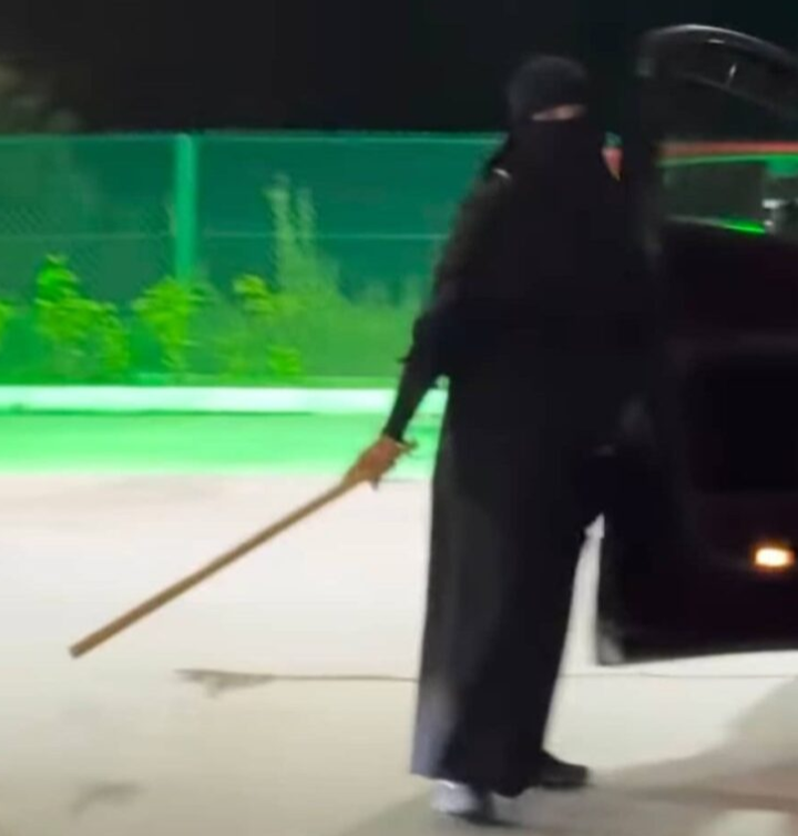 Wanita buat kecoh di stesen minyak ditahan polis
