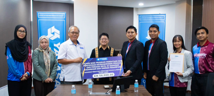 Ewon sampaikan sumbangan RM233,000 daripada YBR, Peruntukan Khas Menteri
