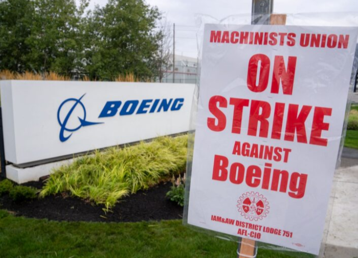 Satelit iS-33E buatan Boeing pecah di angkasa